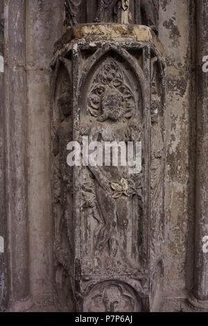 CATEDRAL DE NOTRE-DAME. ESCULTORICOS PORTADA Y Details und Buchungsmöglichkeit. TOURNAI, FRANCIA. Stockfoto