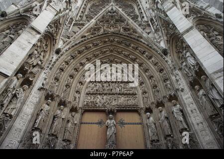 CATEDRAL DE NOTRE-DAME. Details und Buchungsmöglichkeit DE LA PORTADA. . ROUEN, Frankreich. Stockfoto