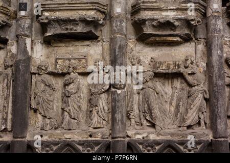 CATEDRAL DE NOTRE-DAME. ESCULTORICOS PORTADA Y Details und Buchungsmöglichkeit. TOURNAI, FRANCIA. Stockfoto