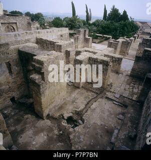 MEDINA AZAHARA. VISTA GENERAL DE LAS RUINAS DESDE EL ALCAZAR. Córdoba, España. Stockfoto