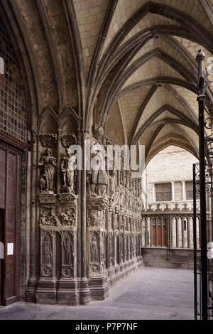 CATEDRAL DE NOTRE-DAME. ESCULTORICOS PORTADA Y Details und Buchungsmöglichkeit. TOURNAI, FRANCIA. Stockfoto