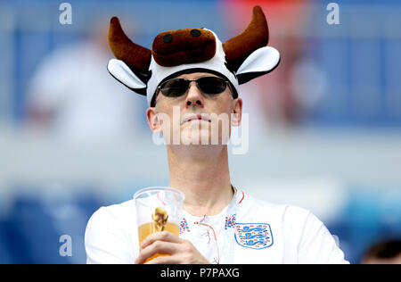 Ein England fan Im steht vor der Fußball-WM, Viertel Finale von Samara Stadion. Stockfoto