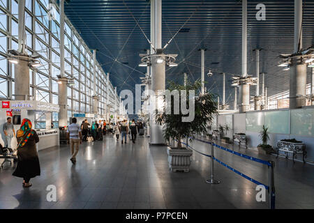 Teheran, Iran - Juni 2018: Teheran Imam Khomeini International Airport Architektur. Teheran Imam Khomeini International Airport (IKA). Stockfoto