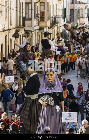 Desfile tradicional de Gigantes y Cabezudos, Llucmajor, Migjorn, Balearen, Spanien. Stockfoto