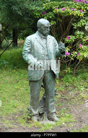 Englisch: John McLaren von Melvin Earl Cummings (1876-1936) - Golden Gate Park, San Francisco, Kalifornien, USA. Dieses Kunstwerk ist in der Weil der Künstler vor mehr als 70 Jahren starb. 24 Mai 2015, 18:17:18 222 John McLaren von Melvin Earl Cummings - Golden Gate Park, San Francisco, CA - DSC 05402 Stockfoto