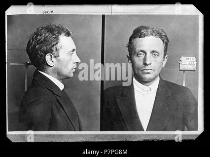 Français: La Photographie anthropométrique de Raoul Villain, qui tua Jean Jaurès le 31 juillet 1914. Englisch: mugshot von Raoul Villain, der Jean Jaurès der 31. Juli 1914. 1920. 2014-03-25 Für hochladen. 326 Raoul Villain Stockfoto