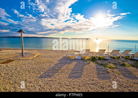 Idyllischen Strand in der Nähe von Nationalpark Brijuni Blick auf den Sonnenuntergang, Region Istrien Kroatien Stockfoto