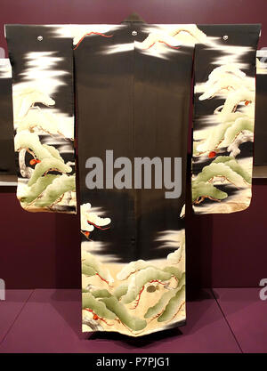 Englisch: Ausstellung im Textilmuseum, George Washington University, Washington, DC, USA. Wurde die Fotografie im Museum ohne Einschränkung erlaubt. Diese Arbeit ist alt genug, so dass es im. 26 März 2015, 15:14:03 166 Furisode und kaesode (Austausch Ärmel), Japan, Showa Zeitraum, 1930er Jahre, Seide - Textile Museum, der George Washington University - DSC 09505 Stockfoto