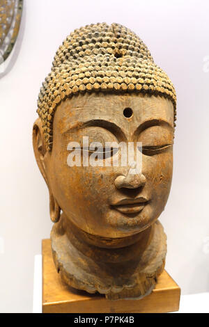 Englisch: Ausstellung in der Arthur M. Sackler Museum, Harvard University, Cambridge, Massachusetts, USA. Dieses Kunstwerk ist in der Weil der Künstler vor mehr als 70 Jahren starb. 11 April 2015, 11:48:37 188 Kopf eines Buddha, Japan, Heian-zeit, Mitte 12. Jahrhundert AD, Holz, polychromie - Arthur M. Sackler Museum, Harvard University - DSC 01164 Stockfoto