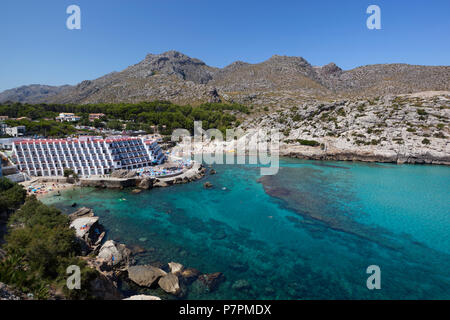 Blick über Cala San Vincente im Sommer Stockfoto