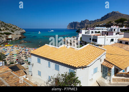 Blick über Cala San Vincente im Sommer Stockfoto