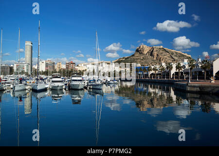 Blick über die Marina Santa Barbara Burg Stockfoto