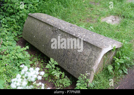 Englisch: Grab von Mai und Jane Alice Morris, St. George's Kirche - Kelmscott, Oxfordshire, England. 25 Mai 2016, 09:35:02 175 Grab von Mai und Jane Alice Morris, St. George's Kirche - Kelmscott, Oxfordshire, England - DSC 00209 Stockfoto