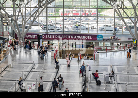 Terminal am Flughafen Stuttgart, Deutschland Stockfoto