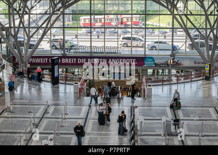 Terminal am Flughafen Stuttgart, Deutschland Stockfoto