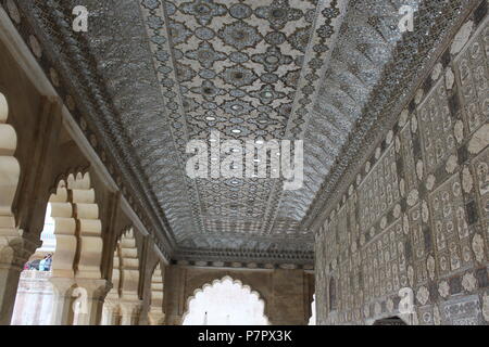 Sheesh Mahal und auch als Spiegel Palast bekannt ist der prächtige Stück Architektur mit wunderschönen Edelsteinen und Glas gebaut. Stockfoto