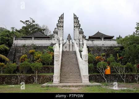 Amlapura, Indonesien - 5. Juli 2018: Blick auf den Tempel des Lempuyang Luhur in Ost Bali, Indonesien Stockfoto