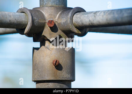 In der mittleren Spalte und Arme von einem Hügel Hoist Hinterhof Wäschetrockner in Australien Stockfoto