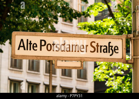 Historische Berlin berühmte Straße Zeichen der Alten Potsdamer Straße. Stockfoto