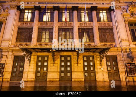 Opera de Nice - Theater Städtische in Stadt Nizza bei Nacht in Frankreich, Fassade mit Blick auf die Rue Saint-François de Paule Straße. Stockfoto