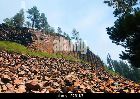 Devils Postpile National Monument ist eine der Hauptattraktionen in den Mammoth Lakes area. Sie ist einzigartig. Stockfoto