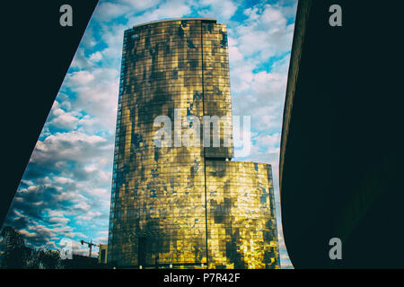 Schönes Licht auf die Gebäude wider Stockfoto