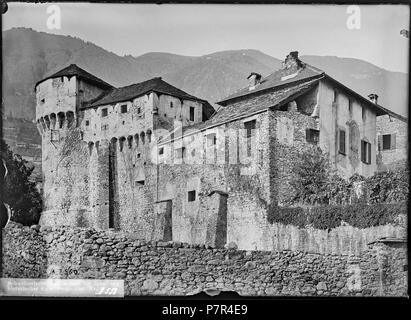 Locarno, Castello, Vue partielle; Vue partielle depuis le sud du Château de Locarno et des montagnes en arrière Plan, dans le Canton du Tessin. N/A74 CH-NB-Locarno, Castello, Vue partielle - Sammlung Max Van Berchem - EAD -7125 Stockfoto