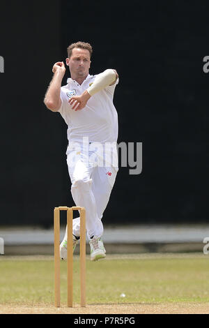 Colombo, Sri Lanka. 07 Juli, 2018. Dale Steyn von Südafrika bowling während des Tages eine von zwei Praxis Übereinstimmung zwischen der Sri Lanka Board XI und südafrikanische Mannschaft bei P Sara Oval gründen in Colombo am 7. Juli 2018 wird Südafrika zwei Test Matches spielen, fünf ODI's und einer T20 Match in Sri Lanka. Der erste Test wird am 12. Juli an der Galle International Cricket Stadion in Galle spielen. Credit: Pattin Peiris/Pacific Press/Alamy leben Nachrichten Stockfoto