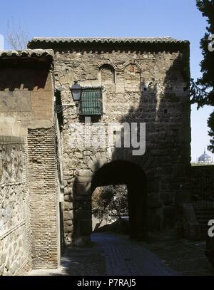 Spanien. Toledo. Tor von Bab al-mardum oder Tor des Valmardon. City Gate. 10. Jahrhundert, probalby das älteste Tor der Stadt. Die Region Kastilien-La Mancha. Stockfoto