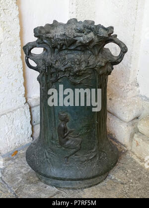 Englisch: Object in Vizcaya Museum und Gärten - Miami, Florida, USA. 13 März 2017, 12:01:52 59 Kanister - Vizcaya Museum und Gärten - Miami, Florida - DSC 08476 Stockfoto