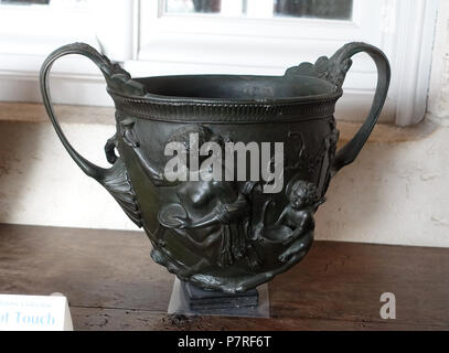 Englisch: Object in Vizcaya Museum und Gärten - Miami, Florida, USA. 13 März 2017, 12:16:14 100 Schale - Vizcaya Museum und Gärten - Miami, Florida - DSC 08536 Stockfoto