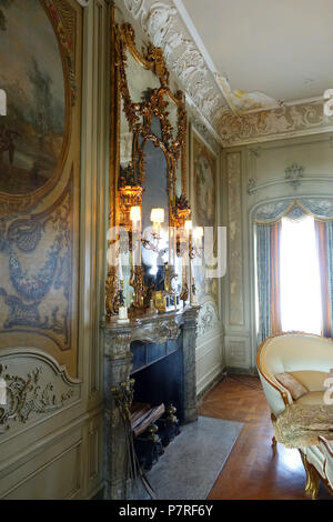 Englisch: Innenansicht von Vizcaya Museum und Gärten - Miami, Florida, USA. 13 März 2017, 12:17:17 148 Stangenschloss Schlafzimmer - Vizcaya Museum und Gärten - Miami, Florida - DSC 08543 Stockfoto
