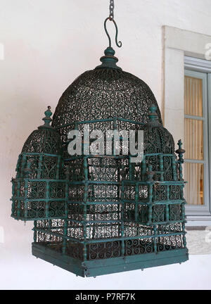 Englisch: Object in Vizcaya Museum und Gärten - Miami, Florida, USA. 13 März 2017, 12:58:46 Birdcage - Vizcaya Museum und Gärten - Miami, Florida - DSC 08577 Stockfoto