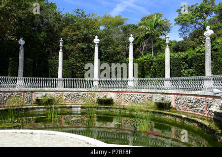 Englisch: Skulptur in Vizcaya Museum und Gärten - Miami, Florida, USA. 13 März 2017, 12:35:31 57 Büsten - Vizcaya Museum und Gärten - Miami, Florida - DSC 08625 Stockfoto