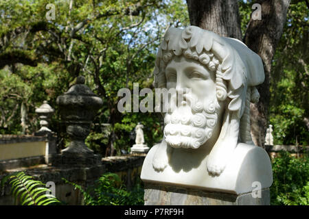 Englisch: Skulptur in Vizcaya Museum und Gärten - Miami, Florida, USA. 13 März 2017, 12:40:54 57 Büste - Vizcaya Museum und Gärten - Miami, Florida - DSC 08668 Stockfoto