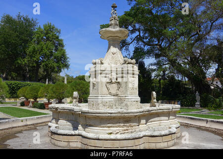 Englisch: Vizcaya Museum und Gärten - Miami, Florida, USA. 13 März 2017, 12:45:38 359 Sutri Brunnen - Vizcaya Museum und Gärten - Miami, Florida - DSC 08692 Stockfoto