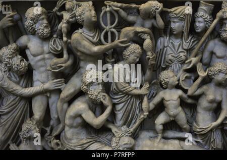 Sarcofagos mit der Schaffung des Mankid von Prometheus. Weißer Marmor, von Pozzuoli, Italien. 4. Jahrhundert n. Chr. Nationales Archäologisches Museum, Naples. Italien. Stockfoto