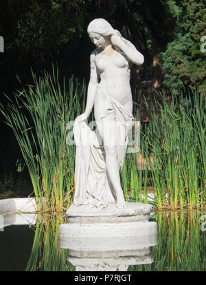 Español: Escultura Ondina de Plata en El Jardín Botánico de la Ciudad de Buenos Aires, Argentinien Deutsch: Skulptur Ondina de Plata, Botanischer Garten von Buenos Aires, Argentinien. 3 April 2016, 17:17:37 294 Ondinade Plata-Jardin Botanico - CABA Stockfoto