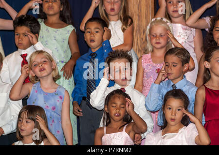 Gruppe von Kindergarten Kinder für Eltern im Publikum. © Myrleen Pearson. .... Ferguson Cate Stockfoto