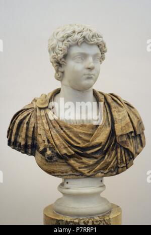 Römische Kaiser Caracalla (188-217). Caracalla als Jugendlicher inmitten einer modernen Alabaster Büste. N. 196-204. Nationales Archäologisches Museum. Neapel. Italien. Stockfoto