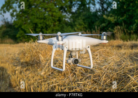 DJI Phantom 4 Drone mit 4K-Kamera Stockfoto