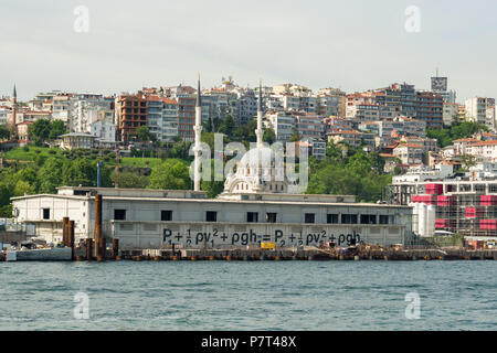 Hydrodynamica Angewandte Kunst von Liam Gillick auf der Seite des Istanbul Modern Building, Türkei Stockfoto