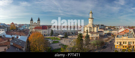 Ternopil, Ukraine - Oktober 19, 2017: Panoramablick von Ivano Frankivsk Stadtzentrum im Herbst Stockfoto