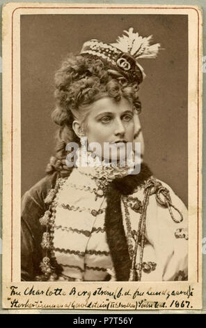 Charlotte bergström ich titelrollen ich Storhertiginnan af Gerolstein, Södra teatern 1867 89 Charlotte Bergström, rollporträtt - SMV-H1 134 Stockfoto