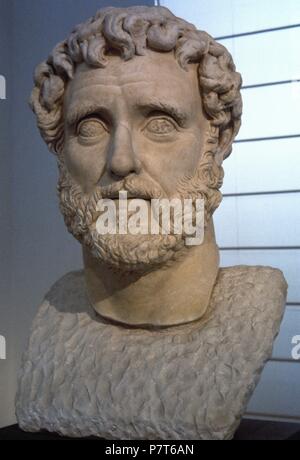 Antoninus Pius (86-161 AD). 15 Kaiser des römischen Reiches. Nerva-Antonine Dynastie. Kolossalen Kopf hoch. 2. Jahrhundert. Nationalen Archäologischen Museum. Neapel. Italien. Stockfoto