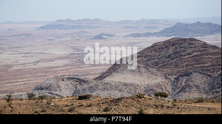 Blick von der Spreetshoogte Pass, in der Namib Naukluft Wüste. Landschaft Namibias. Stockfoto