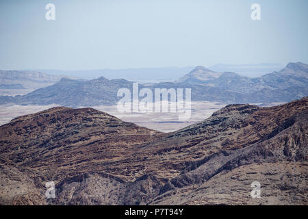 Blick von der Spreetshoogte Pass, in der Namib Naukluft Wüste. Landschaft Namibias. Stockfoto