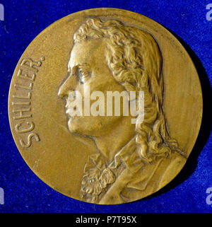 Deutsch: Friedrich Schiller, deutscher Dichter und Chirurg 100. Todestages, Jugendstil Medaille 1905 von A.M. Wolff, Berlin nach j.h. von Dannecker. Gebogene l Portrait l: DER CHILLER.'/eine geflügelte weibliche Genius stehend l. Hinter Schiller nach Dannecker, die Skulptur. 3 Linien an r.: "Zum 9. MAI 1905". Gassimuseum Leipzig Nr. 710; Brettauer #1126. Medaillengewinner: A. (Albert) M. (Moritz) Wolff, 1854 Berlin - 1923 Lüneburg und Johann Heinrich Dannecker, 1758 Stuttgart - 1841 Stuttgart. Editor: A.Werner Söhne, Berlin 13. Zustand: SEHR GUT +. 1905 164 Friedrich Schiller, deutscher Dichter und Überspannungsschutz Stockfoto