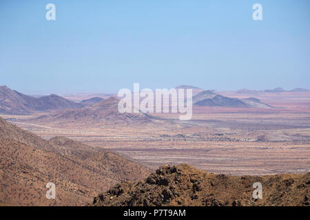 Blick von der Spreetshoogte Pass, in der Namib Naukluft Wüste. Landschaft Namibias. Stockfoto