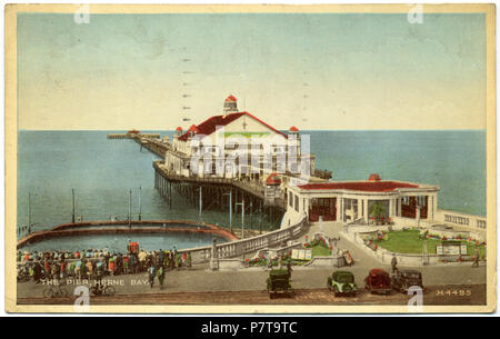 Hand - getönt, Postkarte von 1937 Foto zeigt das dritte Herne Bay Pier, die 1899 erbaut wurde. Mit original un Vergleichen - farbige Postkarte Foto- und Luftbild im gleichen Jahr genommen: Datei: 3 Herne Bay Pier 1937 016.jpg Datei: Herne Bay Pier 1937.jpg. 1937 10 3 Herne Bay Pier 1937 017 Stockfoto